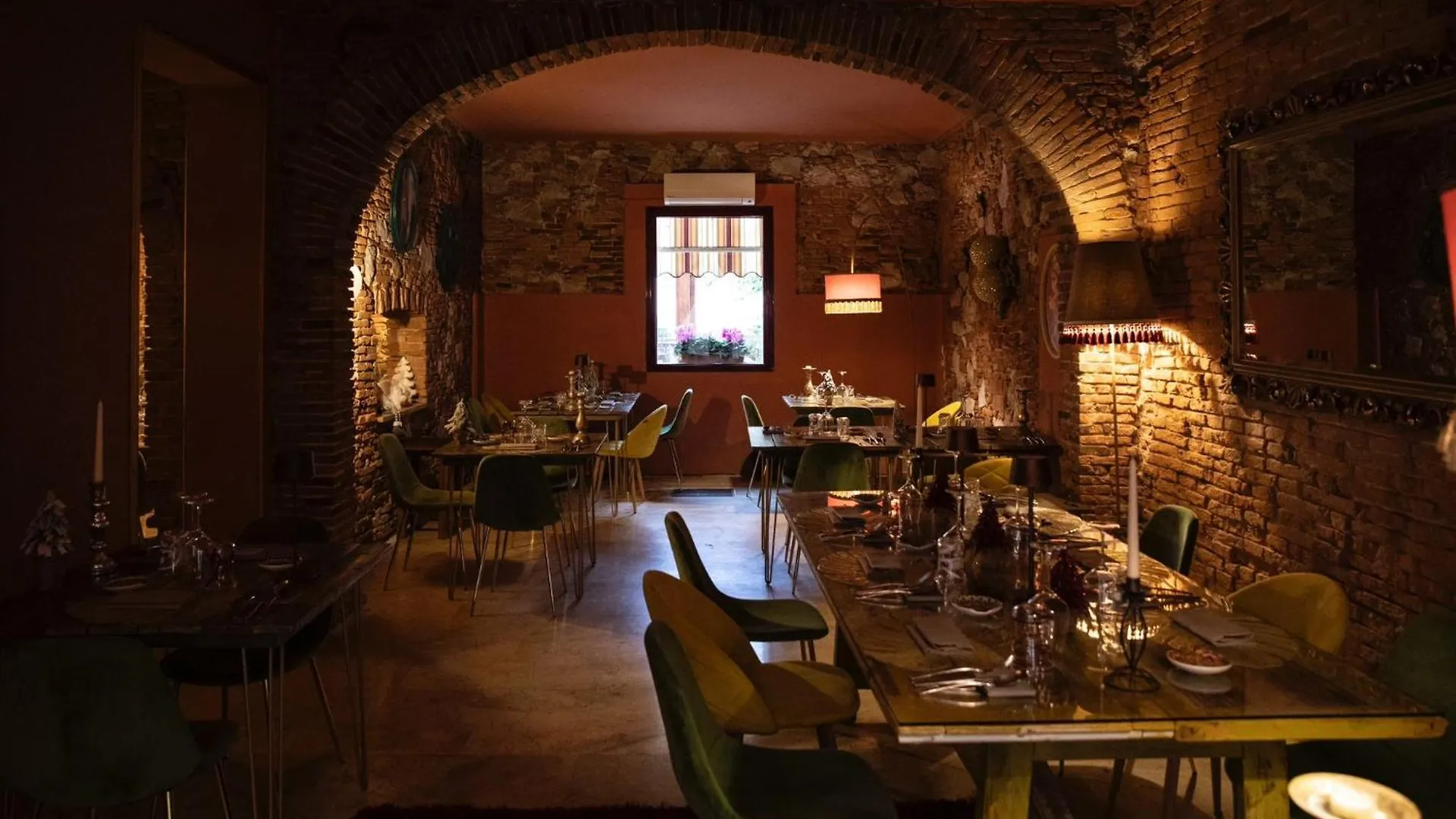 Art Suite Gallery - Tuscany - Medieval Town Close To Florence, Pisa, Lucca, Chianti Zone, Versilia Santa Maria a Monte Italy
